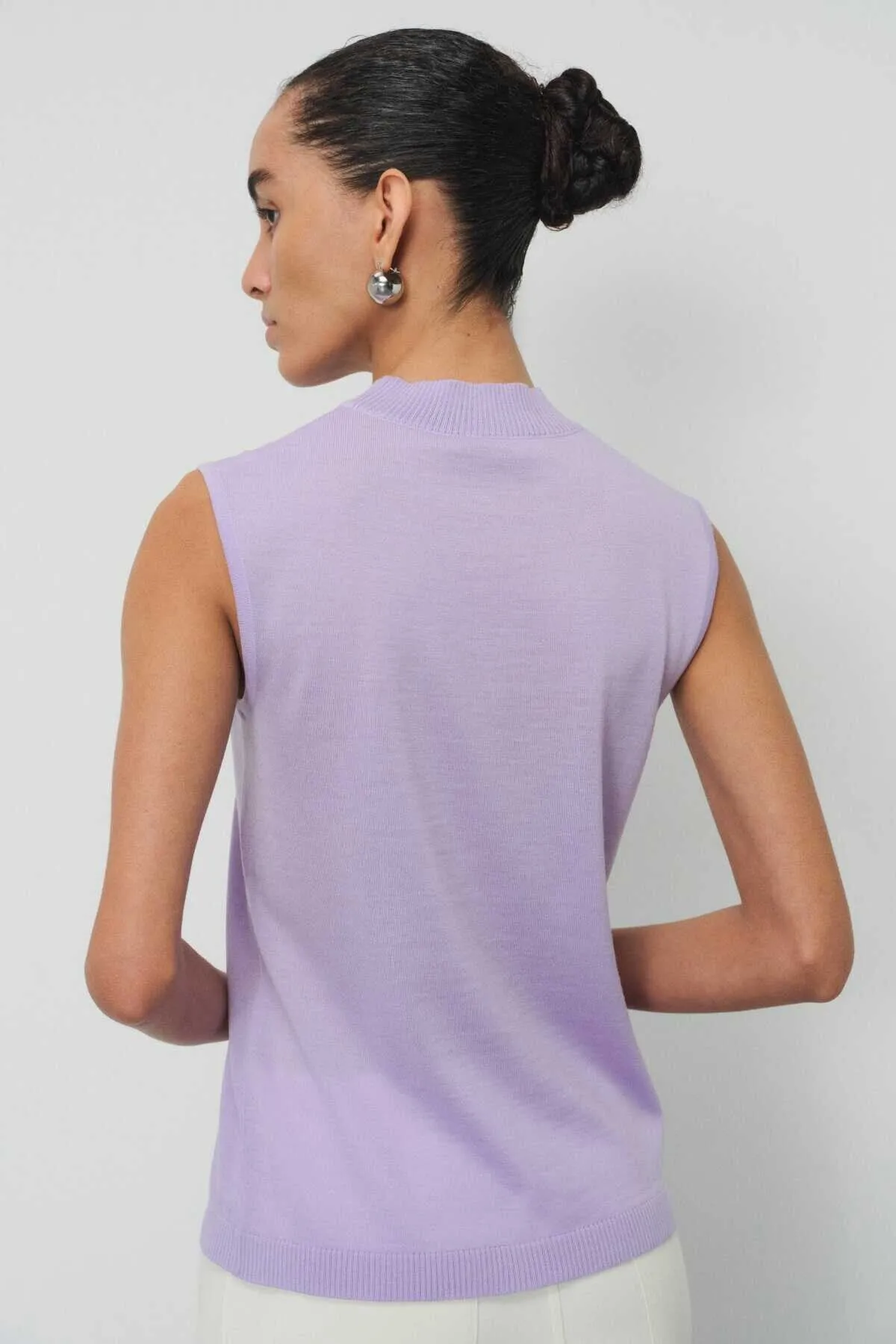 100% Wool Lilac Half Neck Sleeveless Knitwear Blouse