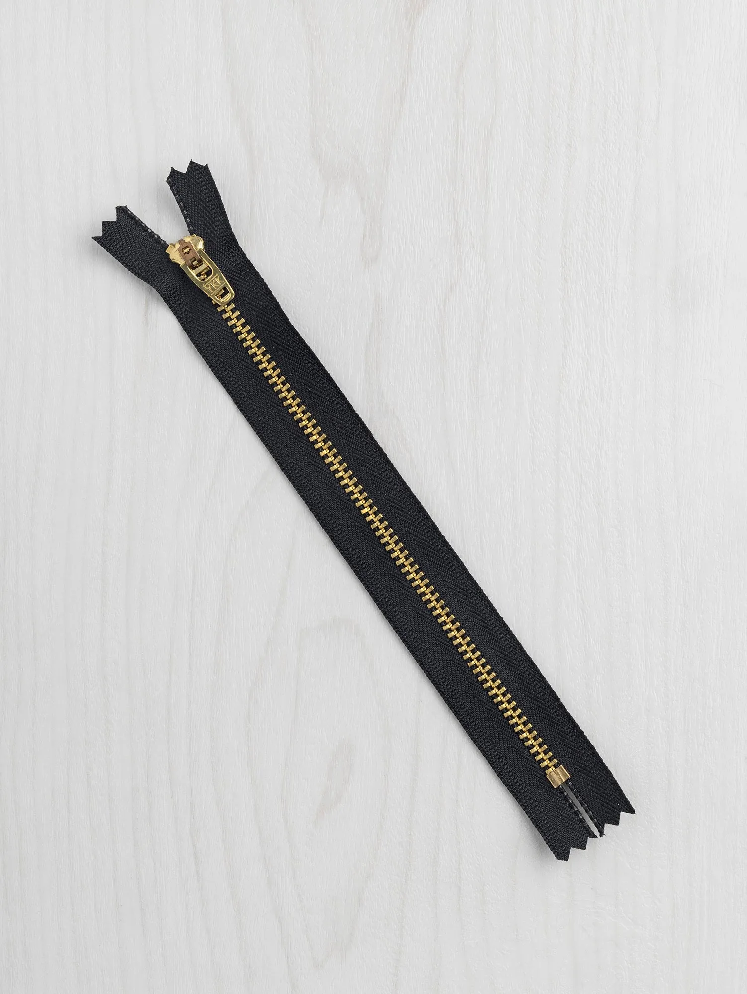 Closed-End YKK Jeans Zipper with Metal Teeth