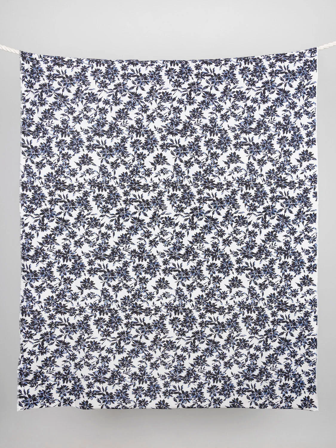 Daisy Print Stretch Viscose Twill Deadstock - Black   Blue   White