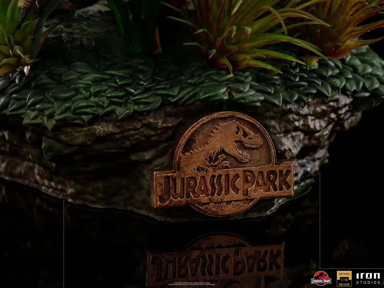 Iron Studios Jurassic Park Just The Two Raptors Deluxe 1:10 Scale Statue