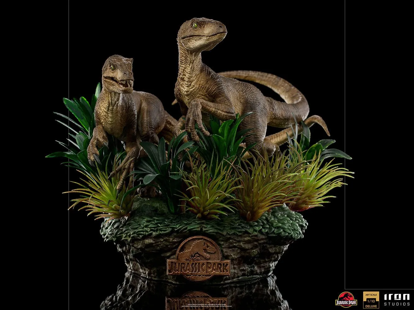 Iron Studios Jurassic Park Just The Two Raptors Deluxe 1:10 Scale Statue