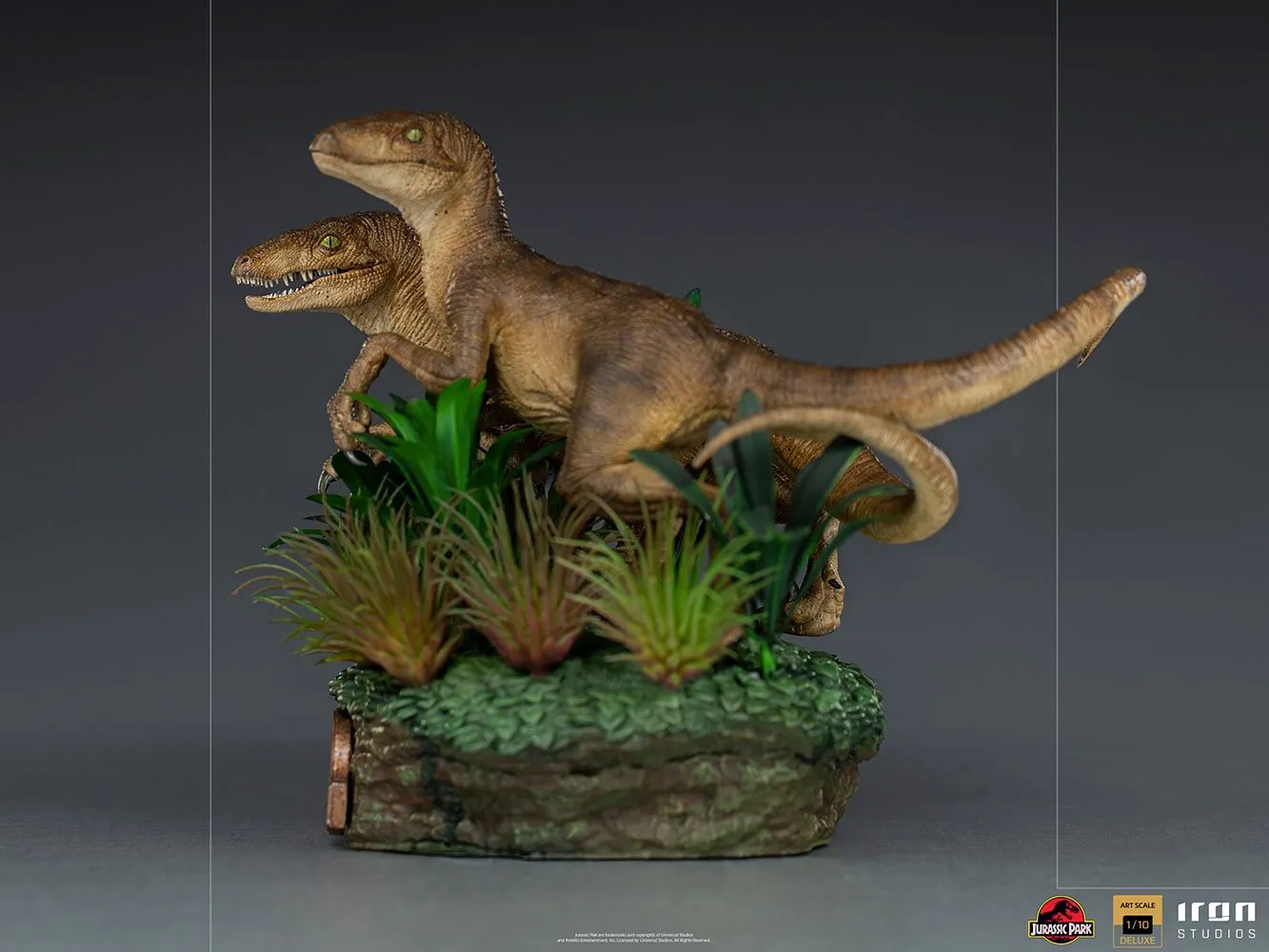 Iron Studios Jurassic Park Just The Two Raptors Deluxe 1:10 Scale Statue