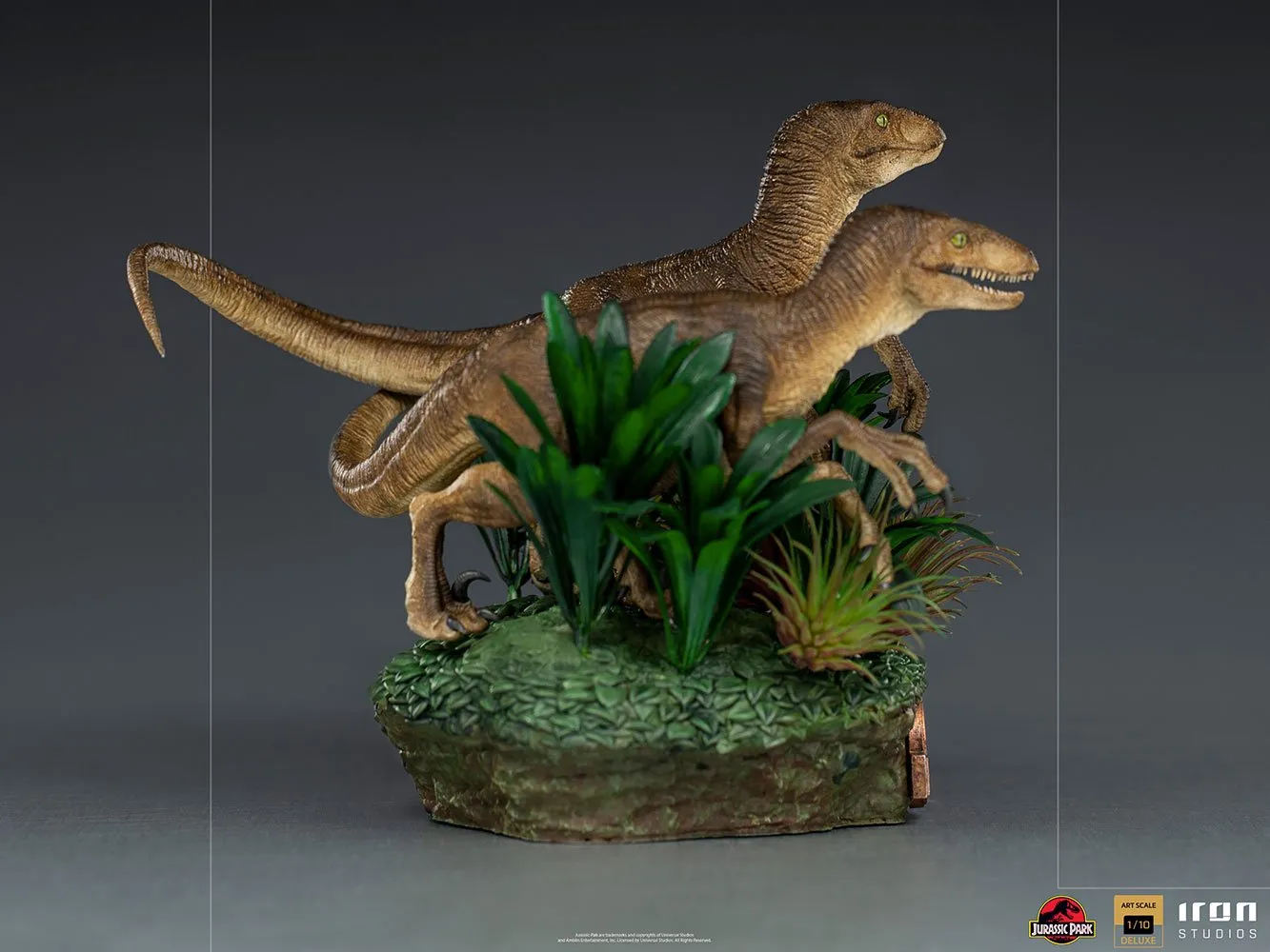 Iron Studios Jurassic Park Just The Two Raptors Deluxe 1:10 Scale Statue